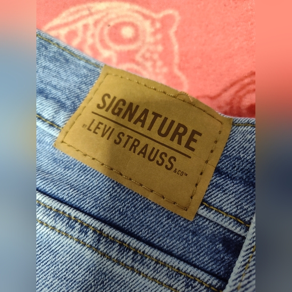 Levi's Light Blue Denim Jeans - Picture 6 of 11